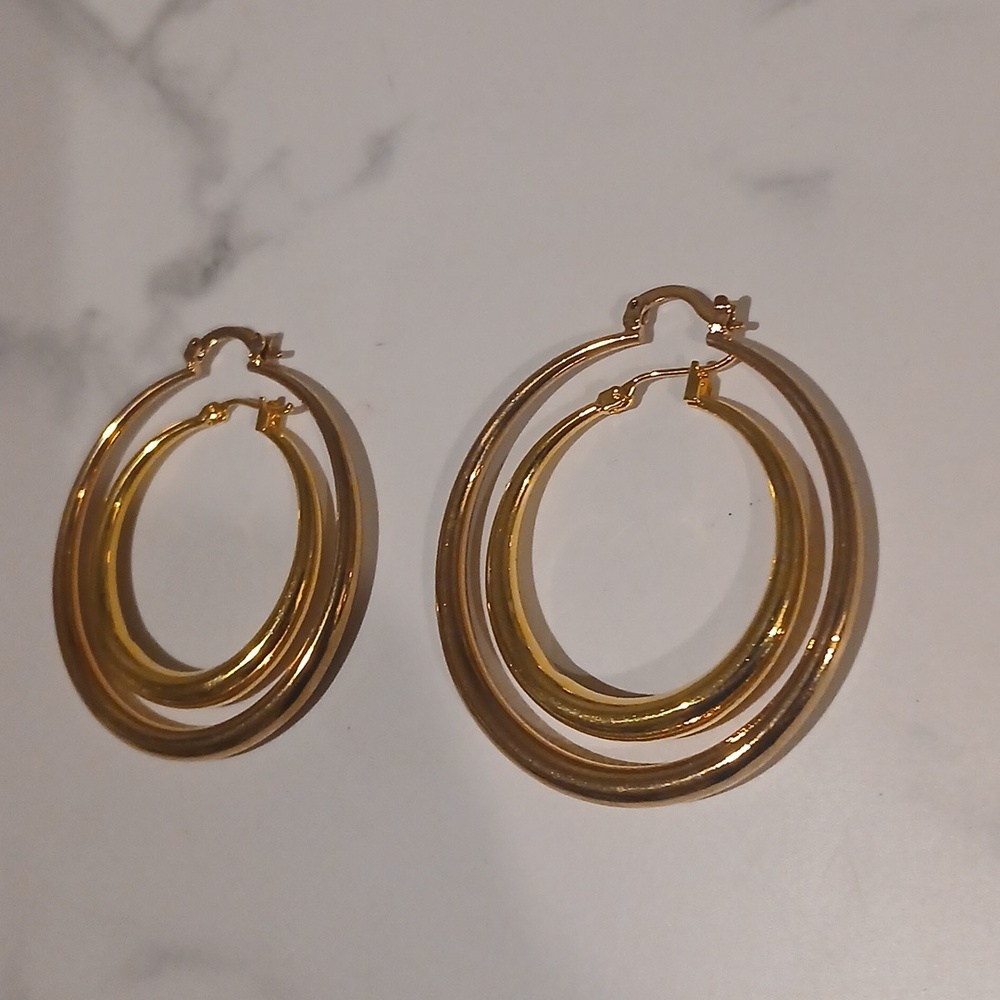 Two Pair Nice Gold Tone Hoops Great Color Gold!